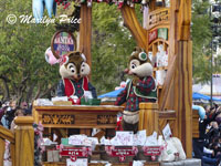 Chip and Dale sort Santa's letters, Parade on Main Street, Disneyland Park, Anaheim, CA