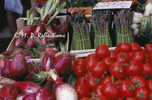 Tomatoes, asparagus, and onions at market, Greve in Chianti, Italy 