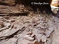 'Cairn Graveyard', Slot canyon, Joint Trail, Canyonlands National Park, UT